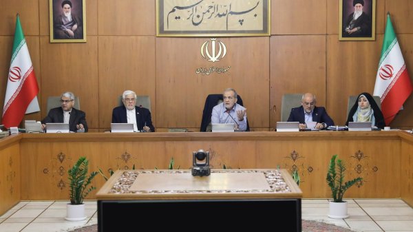 President Pezeshkian calls for urgent action to alleviate economic burdens on citizens