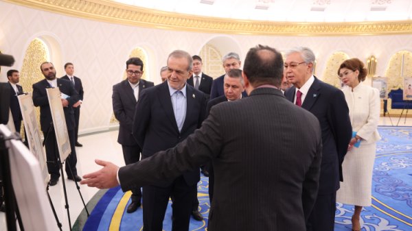 Pezeshkian tours exhibition on Iran’s historical documents on Central Asia, Kazakhstan 

