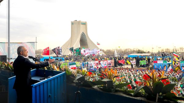 Demonstrators back Islamic Revolution, say Iran won’t bow to foreign pressure: President Pezeshkian