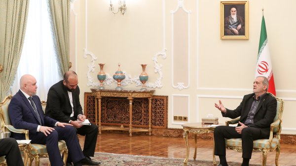 Pezeshkian insiste sur l’accélération du programme de coopération stratégique Iran–Russie
