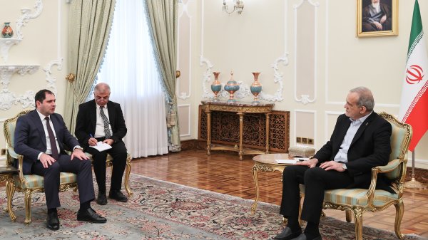 Iran president meets Armenian defense minister in Tehran