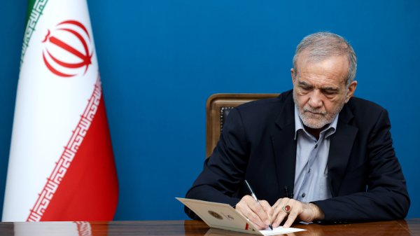 President Pezeshkian congratulates Sassou Nguesso on re election as president of Congo
