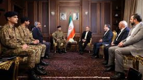 دکتر پزشکیان: نقش مؤثر و مسئولانه پاکستان در مسیر توقف جنگ قابل تقدیر است/ ایران به دنبال صلح، ثبات و روابط برادرانه در منطقه است/ وحدت امت اسلامی، مانع تحقق اهداف رژیم صهیونیستی خواهد شد/ امنیت منطقه باید توسط کشورهای منطقه تأمین شود/ مردم ایران به دلیل نقض تعهدات، اعتمادی به آمریکا ندارند/ عاصم منیر: با تداوم تلاش‌های دیپلماتیک، می‌توان به‌زودی به توافق و پایان جنگ دست یافت/همه کشورها باید برای ساختن منطقه‌ای امن و آباد دست به دست هم دهند
