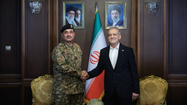 دیدار فرمانده ارتش پاکستان با رئیس‌جمهور