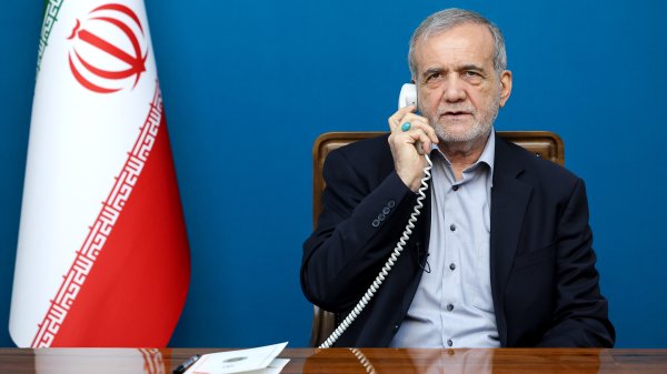 دکتر پزشکیان: جمهوری اسلامی ایران دولت و ملت عراق را فراتر از یک همسایه، برادر خود می‌داند/ به حمایت و پشتیبانی از دولت و ملت عراق را با قوت ادامه خواهیم داد/ آمادگی کامل داریم با کشورهای اسلامی منطقه همه اختلافات را حل‌وفصل کنیم/ علی فالح الزیدی: روابط تهران و بغداد را در حوزه‌های اقتصادی، سیاسی و امنیتی به سطحی ممتاز ارتقا می‌دهیم
