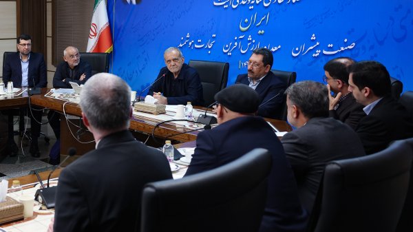 حضور سرزده دکتر پزشکیان در نشست اصناف و بازاریان