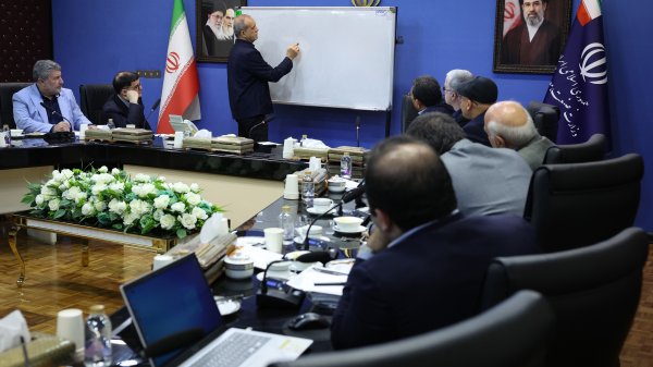 نشست بررسی الگوی مشارکت اصناف در فرآیند تولید، توزیع و تنظیم بازار