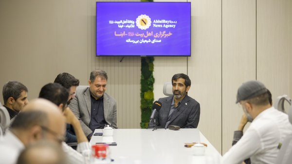 معرفی معارف اهل‌بیت(ع) به جهان نیازمند ادبیات تخصصی و رسانه‌ای نوین است/ دکتر پزشکیان اهتمام ویژه‌ای به تبیین معارف قرآن و نهج‌البلاغه دارد

