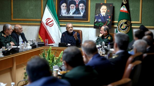 نشست با جمعی از فرماندهان و مدیران وزارت دفاع