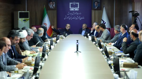 تحول در آموزش و پرورش، پیش‌نیاز پیشرفت و قدرت ملی است/ مدارس آینده باید بر اساس الگوهای نوین جهانی طراحی و بازسازی شوند/ فرهنگ صرفه‌جویی باید از مدارس و سنین پایین نهادینه شود/ نباید با ایجاد فضای غیرواقعی، آموزش کشور را متوقف کنیم
