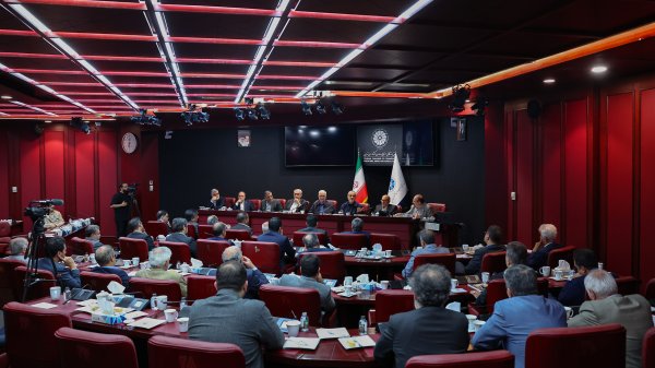 تقویت بخش خصوصی به معنای تقویت قدرت ملی و اقتصادی کشور است/میدان اصلی تقابل امروز، جنگ اقتصادی و تاب‌آوری معیشتی کشور است/حل مشکلات ارزی، بانکی و گمرکی فعالان اقتصادی در دستور کار دولت 

