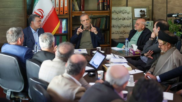 حکمرانی سلامت باید از درمان‌محوری به سلامت جامعه‌محور تغییر کند/شبکه بهداشت باید به سکوی هماهنگی خدمات سلامت، اجتماعی و پیشگیرانه تبدیل شود/ تأکید بر نقش شبکه بهداشت در ارتقای تاب‌آوری اجتماعی و سرمایه سلامت
