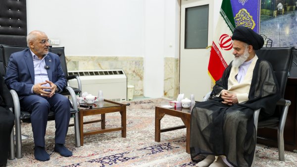 دکتر حاجی میرزایی: دیپلماسی عزتمندانه، مقتدرانه و مبتنی بر منافع ملی در دستور کار تیم مذاکره کننده است/ آیت الله حسینی بوشهری: عملکرد دولت در تامین مایحتاج اساسی مردم در جنگ تعجب دیگر کشورها را برانگیخت
