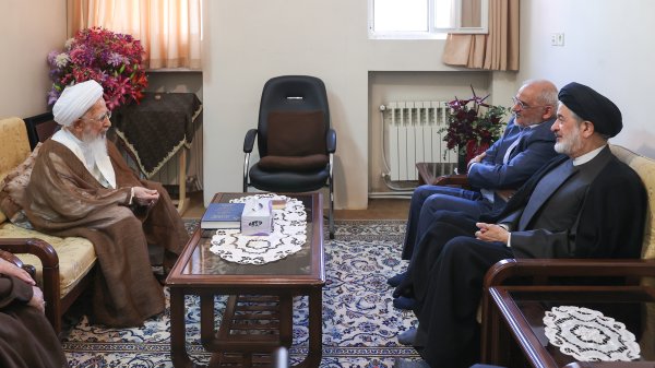 دکتر حاجی میرزایی: دولت با انسجام مدیریتی و بسیج ظرفیت‌های ملی، خدمت‌رسانی به مردم را در سخت‌ترین شرایط بدون وقفه ادامه داد/ حفظ پایداری شبکه‌های خدمت‌رسانی نیازمند مشارکت عمومی است/ آیت الله جوادی آملی: جهل‌زدایی، جهالت‌زدایی و جاهلیت‌زدایی سه مأموریت اساسی جامعه اسلامی / با توکل بر خداوند متعال، حفظ وحدت و انجام وظایف، پیروزی نظام اسلامی قطعی است و هیچ تردیدی در این زمینه وجود ندارد

