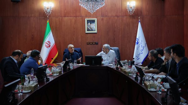 نشست تخصصی با وزیر اقتصاد و مدیران سازمان امور مالیاتی