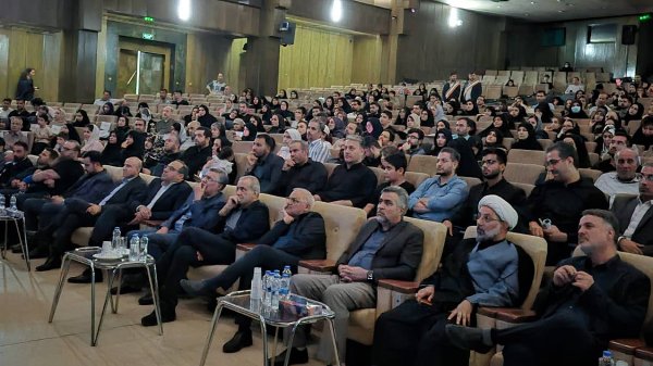 اکران خصوصی فیلم «نیم ‌شب» با حضور دکتر پزشکیان برگزار شد
