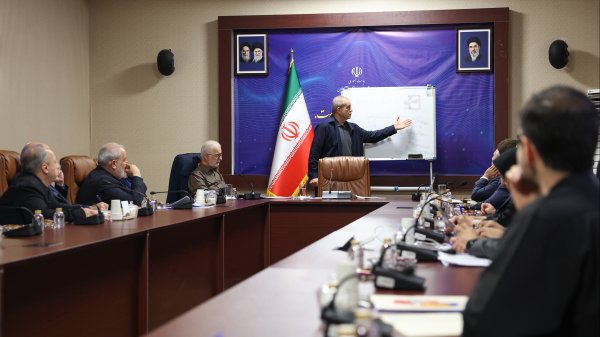 نشست تدوین چارچوب‌های اجرایی طرح بهینه‌سازی مصرف انرژی در دستگاه‌های دولتی