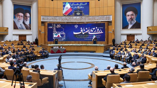 اصناف ستون پایداری اقتصاد و آرامش جامعه در جنگ اخیر بودند/ عزت ملی در سایه وحدت، انسجام و حضور مردم رقم خورده است/ دولت آماده اصلاح موانع قانونی و تسهیل فعالیت اصناف است
