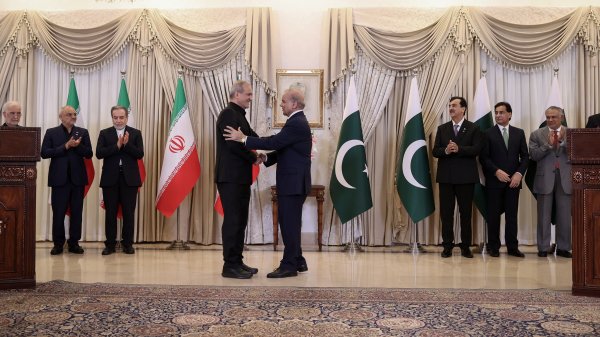 نشست خبری مشترک رئیس‌جمهور ایران و نخست‌وزیر پاکستان