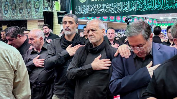 حضور رئیس‌جمهور در مراسم شام غریبان حضرت اباعبدالله الحسین (ع) در ارومیه
