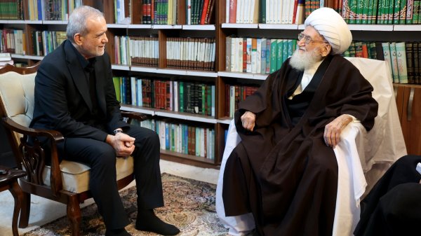 دکتر پزشکیان: جبران آسیب‌های ناشی از جنگ و بهبود معیشت مردم در اولویت دولت است/ دولت همه ظرفیت‌های داخلی و دیپلماتیک را برای گره‌گشایی از مشکلات مردم بسیج کرده است/ آیت الله العظمی نوری همدانی: مدیریت بازار در دوران جنگ اخیر از اقدامات قابل تقدیر دولت بود/ نباید مذاکره‌کنندگان و خدمتگزاران کشور تضعیف شوند/ رسانه‌ها باید امیدآفرینی کنند و مردم را از خدمات انجام‌شده آگاه سازند
