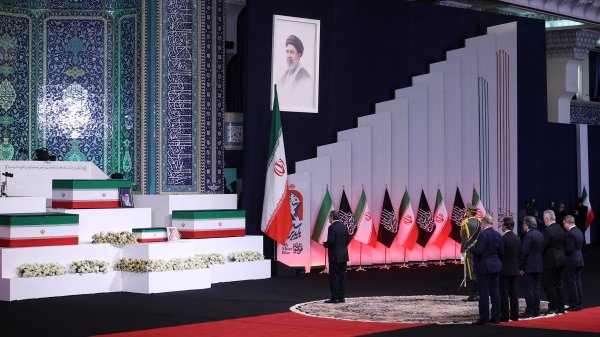 ادای احترام سران کشورها و هیأت‌های خارجی بر پیکر مطهر رهبر شهید انقلاب