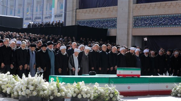 مراسم اقامه نماز بر پیکر مطهر امام مجاهد شهید حضرت آیت‌الله العظمی سیدعلی خامنه‌ای