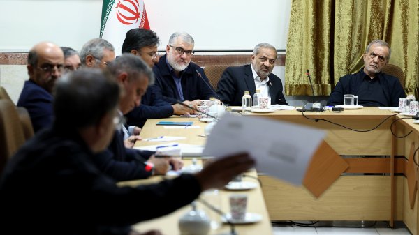 مراسم بهره‌برداری از پنل‌های خورشیدی 1200 مدرسه