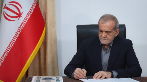 دکتر پزشکیان در پیامی درگذشت مادر شهیدان والامقام چنگیزی را تسلیت گفت
