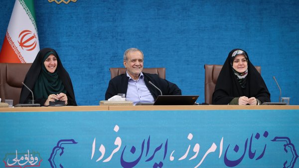 نشست با زنان فعال و صاحب نظر در عرصه های مختلف