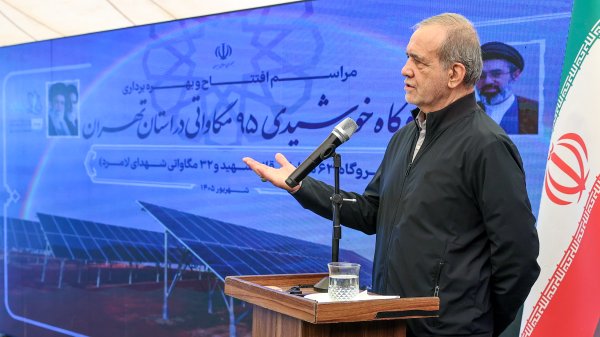 مراسم افتتاح و بهره‌برداری از نیروگاه‌های خورشیدی 95 مگاواتی تهران