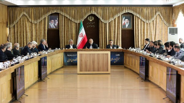 معاونت‌های امور مجلس باید زمینه‌ساز تعامل و هم‌افزایی دولت، مجلس و دستگاه‌های نظارتی باشند/ حفظ عزت و احترام مردم در مراجعه به دستگاه‌های اجرایی الزامی است

