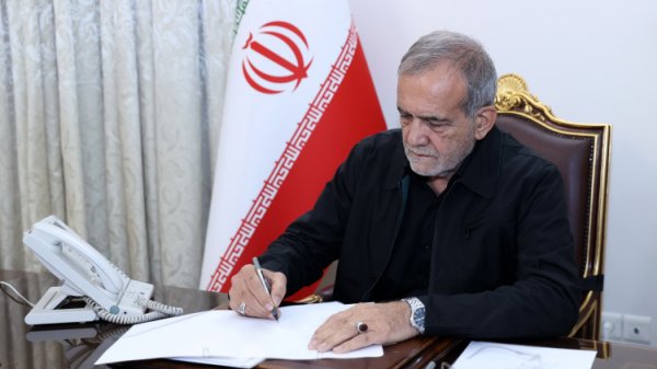 دکتر پزشکیان در پیامی درگذشت زنده‌یاد احمد ناطق نوری را تسلیت گفت
