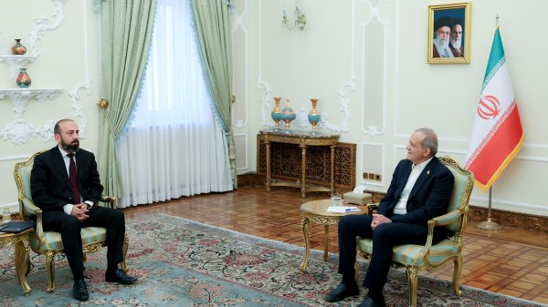 دیدار وزیر امور خارجه ارمنستان با رئیس جمهور