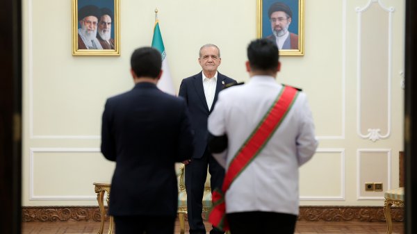 تسلیم استوارنامه سفرای کشورها به رئیس جمهور