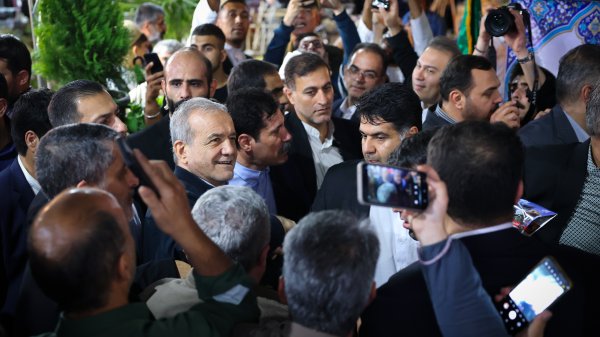 بازدید از نمایشگاه توانمندی‌های روستایی و عشایری ایران