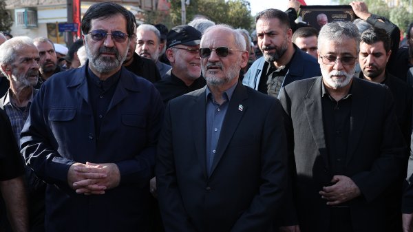 حضور دکتر حاجی‌میرزایی در مراسم تشییع پیکر پدر  شهید والامقام امیر سپهبد موسوی 
