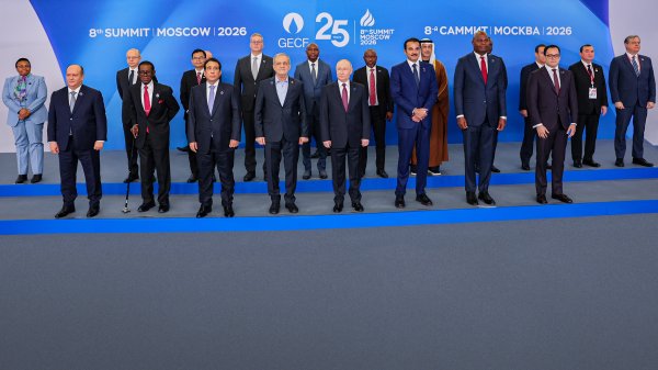 President Pezeshkian attends 8th GECF Summit in Moscow