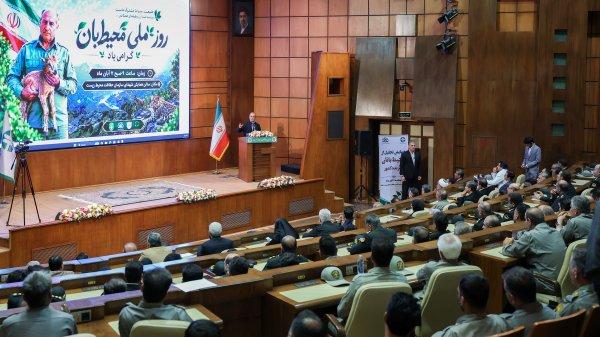 همایش تجلیل از محیط‌‌بانان برگزیده کشور
