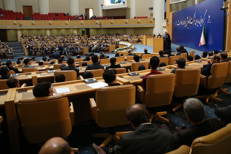 بازار منطقه و جهان را  باید از آن محصول و تلاش ایرانیان کنیم و این کار شدنی است / برنامه‌ریزی‌های ما باید برای فضای پسا تحریم باشد / حمایت همه جانبه دولت از شرکت‌های دانش‌بنیان