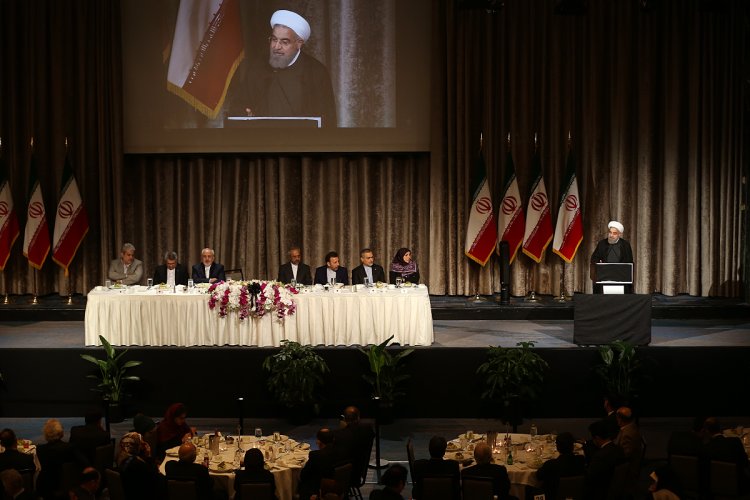 انسجام ملی رمز موفقیت ملت ایران است/ دوران تحریم گذشته و این حربه دیگر کارساز نیست/ دیروز نفت صادر می کردیم و امروز امنیت/ دولت عربستان از لحاظ حقوقی و سیاسی مسوول حوادث اخیر است و باید پاسخگو باشد