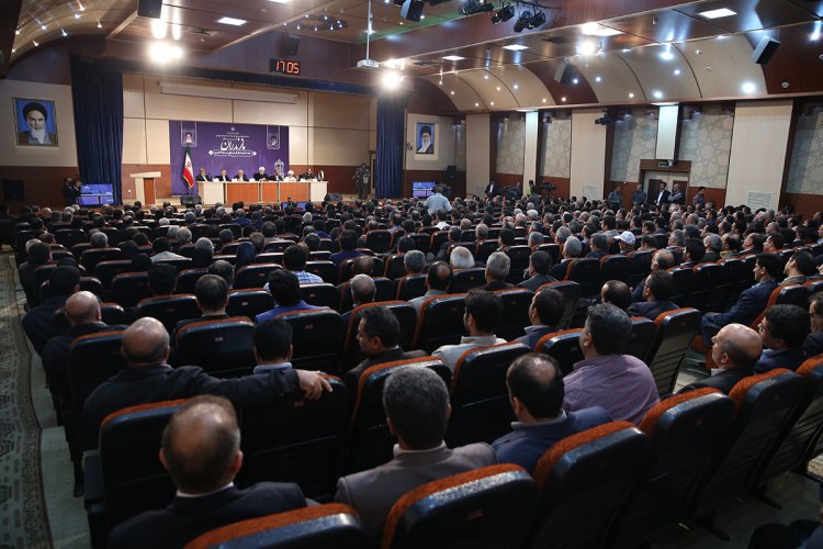 فروریزی دیوار تحریم های ظالمانه حق و خواست ملت است / تغییراتی برای تحرک در رونق اقتصادی در پیش است/ جزئیات بسته جدید اقتصادی را بزودی با مردم در میان خواهم گذاشت/ جذب سرمایه و فناوری برای اشتغال و اقتصاد صادرات گرا ضروری است/ سرمایه گذاران ایرانی در اجرای پروژه ها اولویت دارند