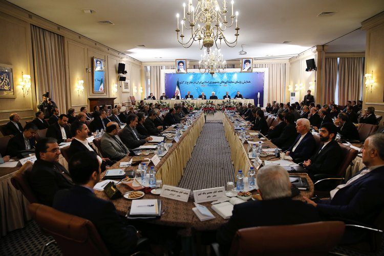 برجام پیروزی عظیم سیاسی ملت ایران و الگویی جهانی برای حل مشکلات است/ عقب نشینی از اصول، راهی در دستگاه دیپلماسی ندارد/ احترام جهان به دیپلماتهای ما، احترام به عظمت ملت ایران است/ دیپلماسی اقتصادی از ارکان تحقق اقتصاد مقاومتی است/ نباید گذاشت خون بیگناهان در منطقه ریخته شود/ هدفگیری دولت، تحکیم بازدارندگی کشور در برابر انزوا و تحریم است