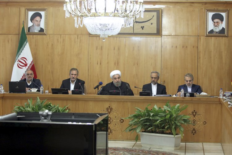 13 آبان نشان دهنده راه مقاومت و ایستادگی در برابر زیاده خواهی‌ها است/ ملت در مسیر انقلاب و استقلال ، متحد و آگاه است / مبارزه واقعی و جدی با نفوذ بیگانگان ضروری است / تاکید بر پرهیز از بهره برداری جناحی از  افتخارات ملی  