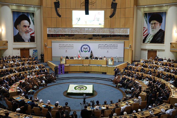 آغاز خشونت ، خارج شدن اعتدال از فکر و سخن است/ هلال شیعی و سنی نداریم، همه ما بدر اسلامی داریم/فریاد جهان اسلام باید فریاد پایان خشونت وآغاز همکاری باشد/ترور و تروریسم نه با بمب بلکه با تغییر گفتمان از بین می رود/ با بمب و موشک نمی توان برای آینده یک ملت تصمیم گرفت