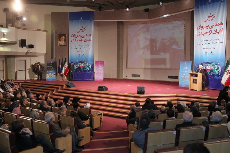 اساس یگانگی، انسجام و وحدت ملی ما، ایرانی و موحد بودن است/ ملت ایران، ملت واحده است/ ایران به همه ایرانیان تعلق دارد/گروه‌های افراطی با هر نامی  دشمن ملت ایران هستند