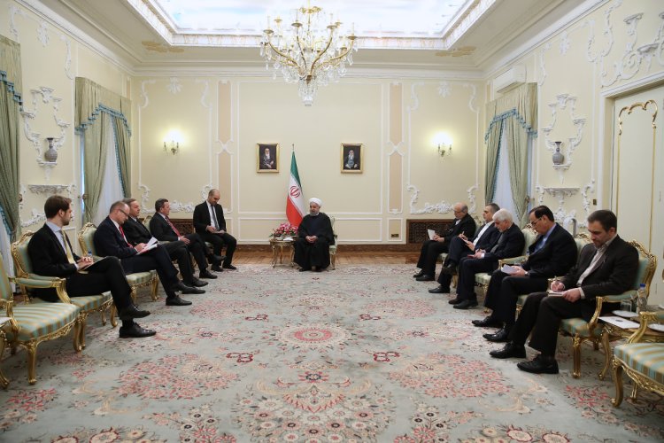 تهران و برلین، راه گسترش روابط همه جانبه را گشوده اند/ همکاریهای گسترده اقتصادی، سیاسی و منطقه ای باید ثمره برجام باشد/ تهران آماده همکاری های بین المللی برای مبارزه با تروریسم و آثار آن است / گرهارد شرودر: برجام می تواند الگویی برای حل مسایل بین المللی باشد/ نقش ایران در توسعه صلح و ثبات منطقه ای قابل انکار نیست