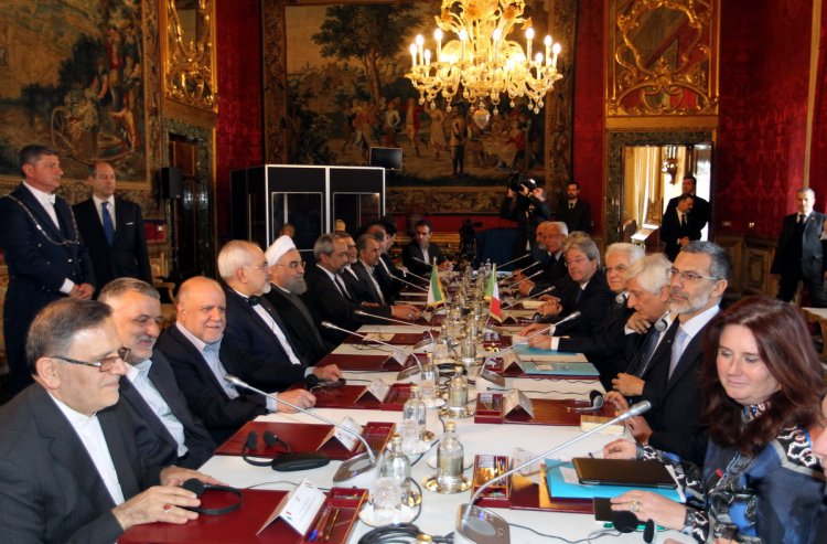 اراده تهران و رم گسترش هر چه بیشتر همکاری در فضای پسا برجام است/ ایران آماده پذیرش سرمایه، فناوری و همکاری صادراتی است/ تروریسم بدون همکاری جامع و جدی ریشه کن نمی شود/ دعوت از رییس جمهور ایتالیا برای سفر به تهران / سرجیو ماتارلا: ایتالیا مصمم به جبران عقب ماندگی ها و همکاری پایدار با ایران است/ شرایط جدید، نقش ثبات آفرین ایران در منطقه را بیشتر می کند