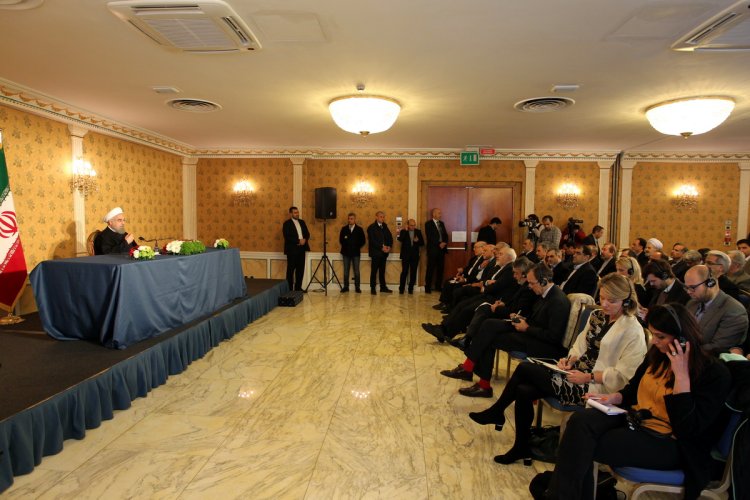 شعاع طرح های مشترک اقتصادی ایران و ایتالیا فراتر از دو کشور و به نفع منطقه خواهد بود/ با پاپ مذاکرات خوب و مفیدی داشتیم/کلید برقراری رابطه ای غیرخصمانه و بدون تنش میان آمریکا و ایران، نه در تهران بلکه در واشنگتن است/ دعوت از رییس جمهوری و نخست وزیر ایتالیا برای سفر به تهران