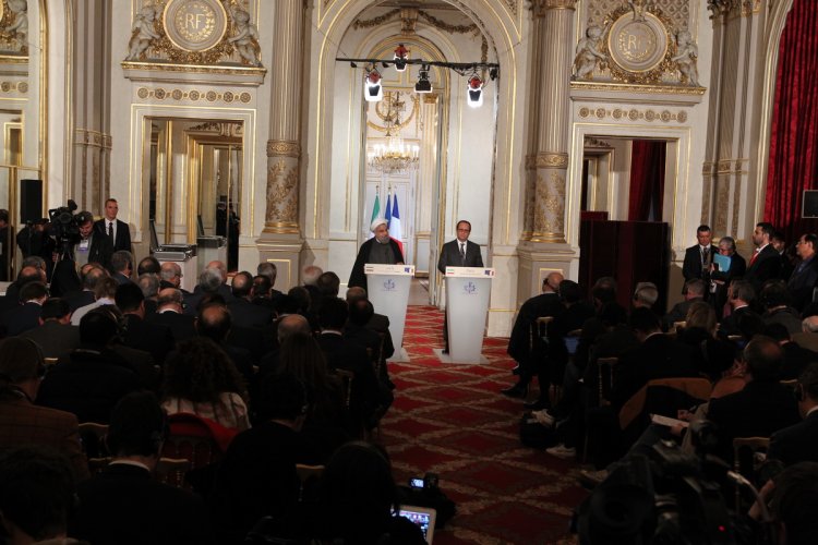 دکتر روحانی: همکاری‌های ایران و فرانسه در همه عرصه های اقتصادی، علمی و فرهنگی تعمیق می یابد/ما نمی‌توانیم درباره مردم سوریه تصمیم‌گیری کنیم / اولاند: تحکیم روابط تهران و پاریس به نفع دو ملت، منطقه و جهان است/ فرانسه برای عملیاتی کردن همه توافقات اهتمام ویژه دارد